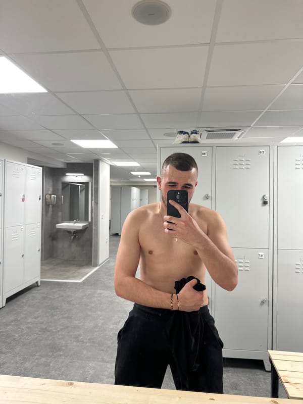 Man documents workout session at Plovdiv gym