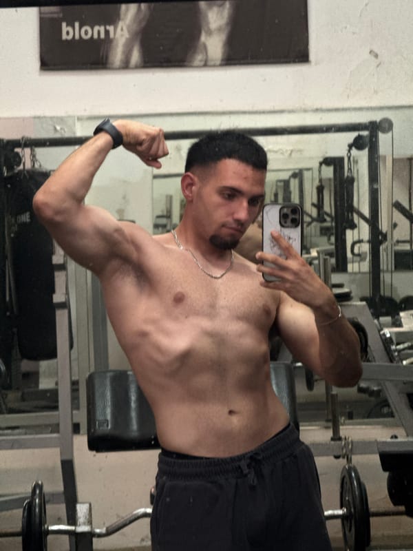 Gym selfie session at Armageddon weightlifting club, Shumen