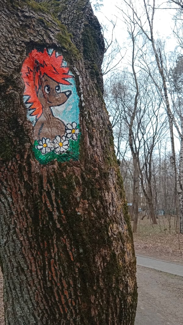 Spring awakening documented in Moscow park with wildlife and blooms