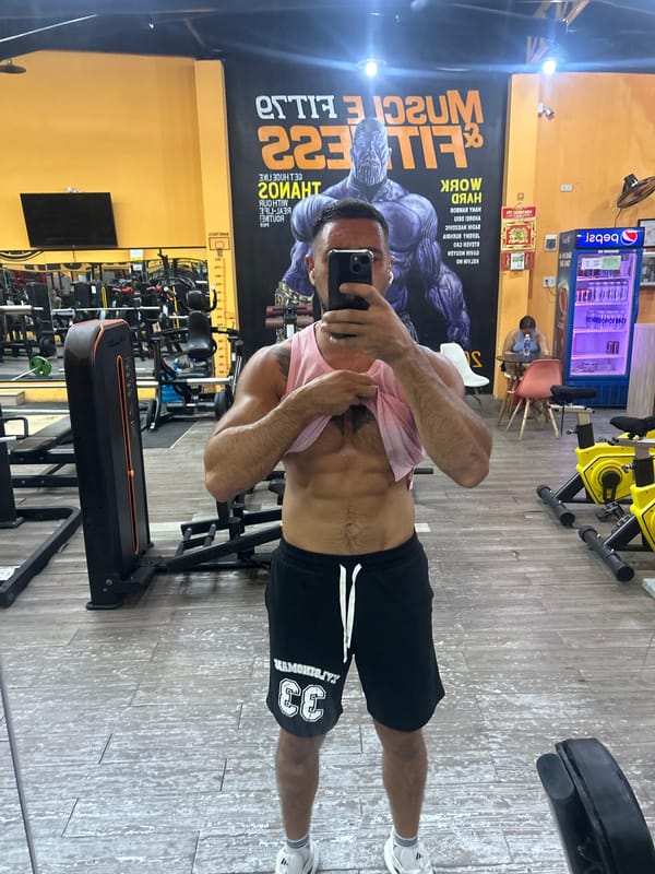 Gym selfies at Nha Trang's Muscle Fitness 223 mid-workout