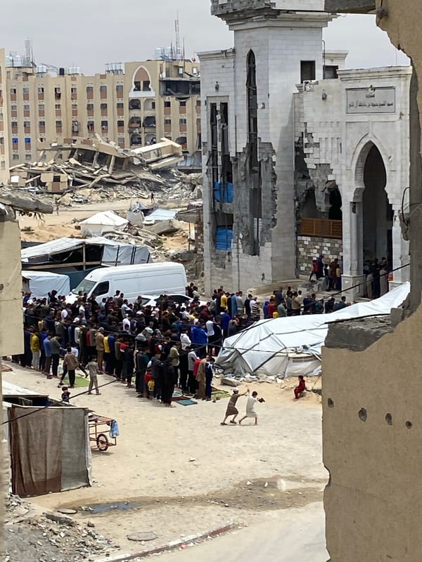 Large group gathers for apparent prayer in Khan Yunis