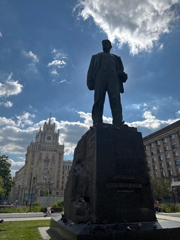 Afternoon street scenes across central Moscow