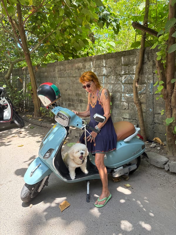 Woman on blue scooter spotted in Denpasar