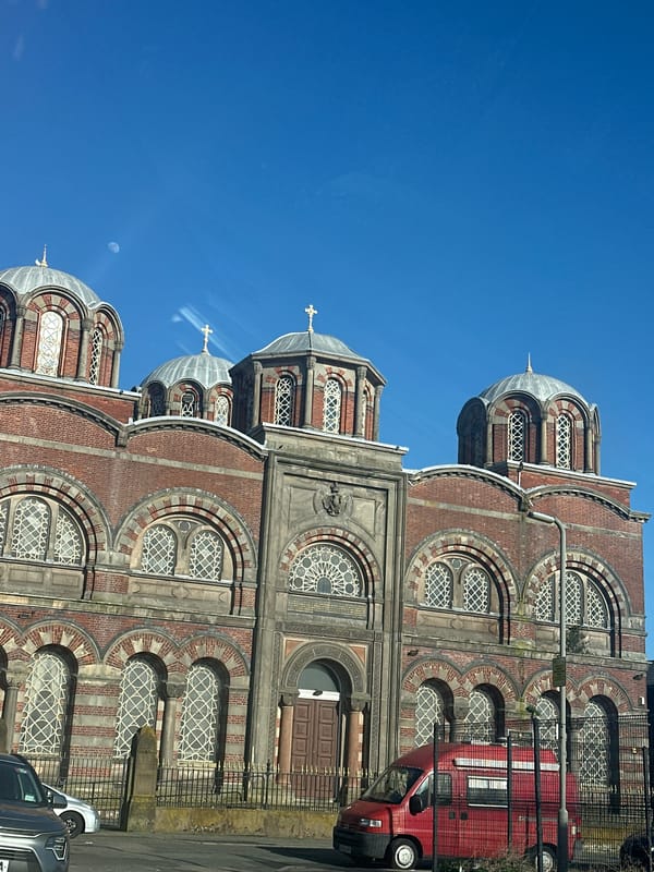 Liverpool walking tour documented in six-minute photo sequence