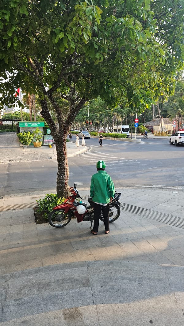 Evening street life documented across Nha Trang, Vietnam