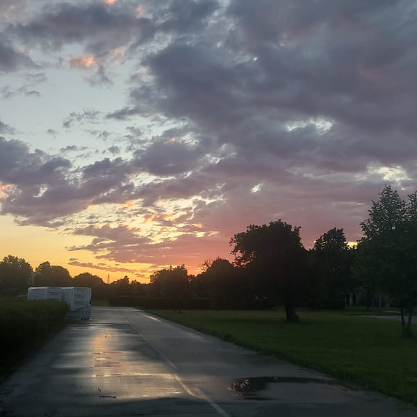 Sunset photography session captures Strazhitsa monument and landscapes