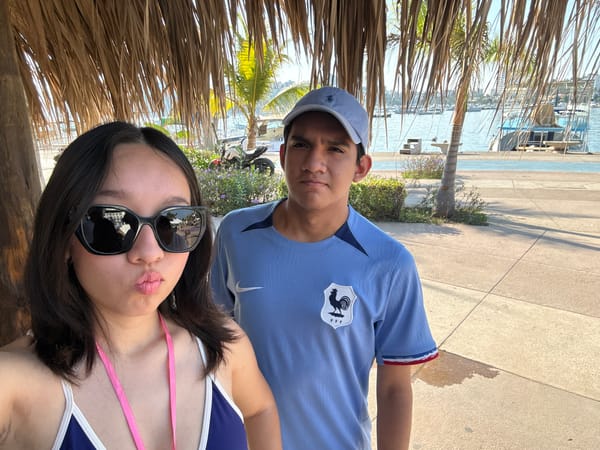 Tourists capture waterfront moments in Acapulco