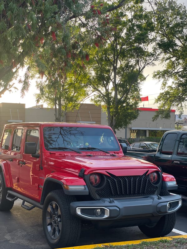 Two Jeeps spotted parked together in Largo parking lot