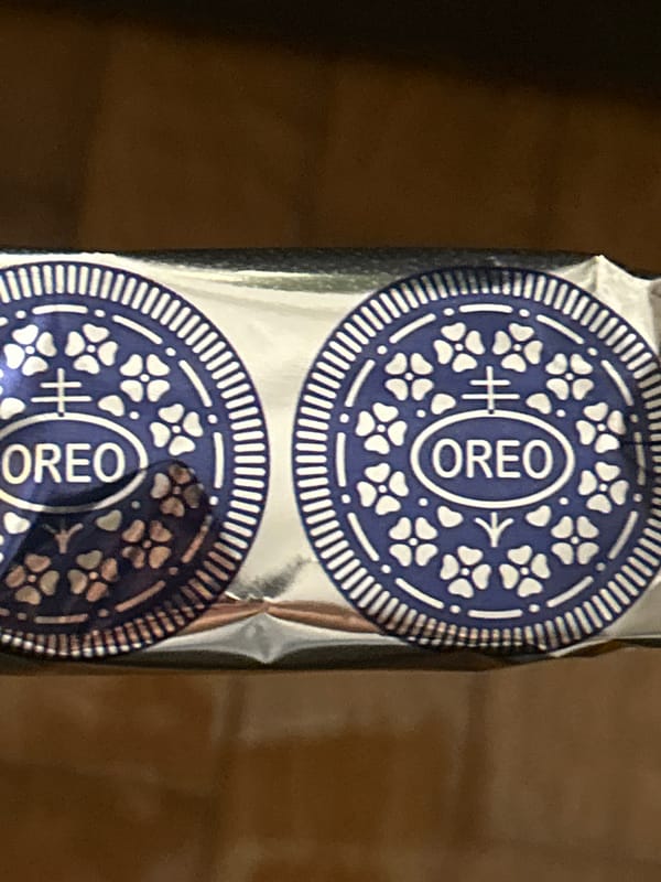 Silver Oreo package spotted in Vila Real, Portugal