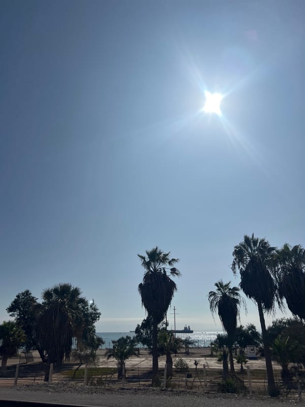 Clear evening views captured across Arica's coastal areas