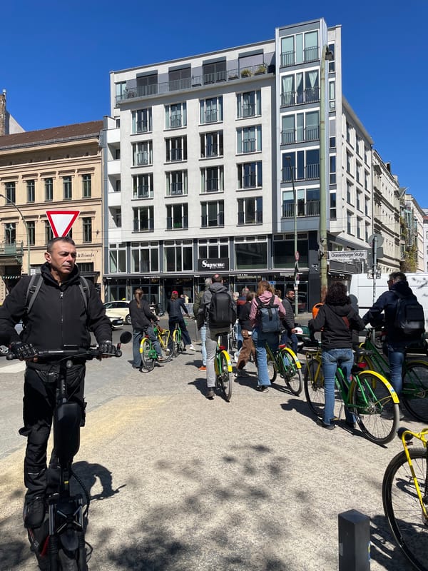 Cycling group gathers near Berlin's New Synagogue on sunny day