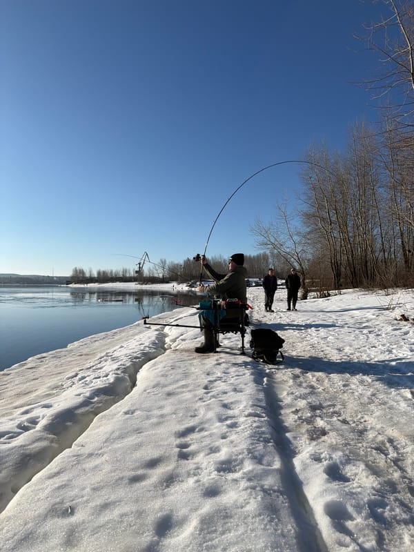 Ice fishing group spotted near Noviy, Russia