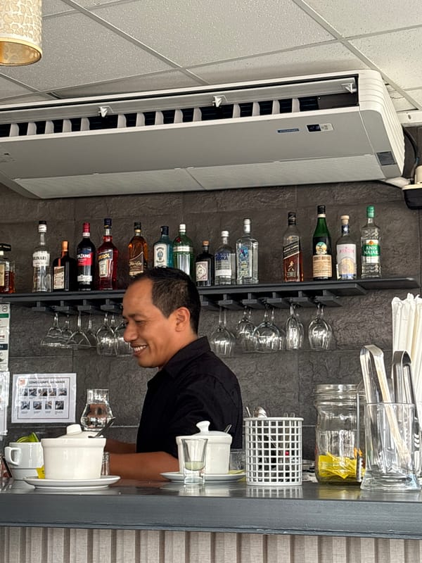 Man spotted smiling inside Chorrillos bar
