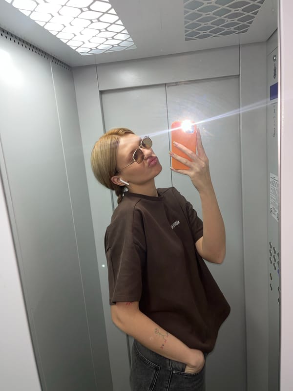 Person takes selfie in elevator in Chaikovsky, Russia