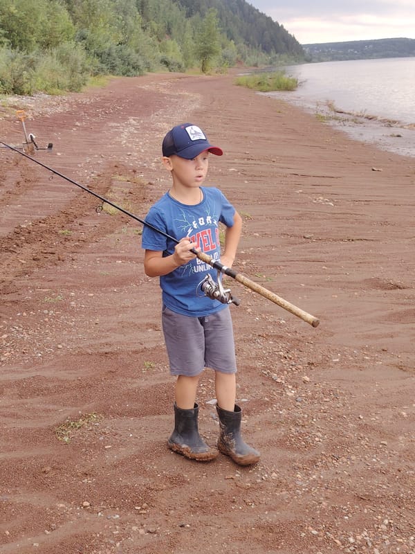 Riverside day trip in Perm region — fishing, food, and a muddy UAZ