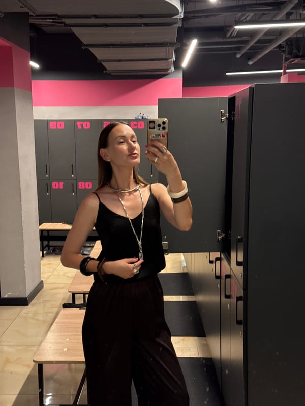 Mirror selfies in a Sochi gym locker room