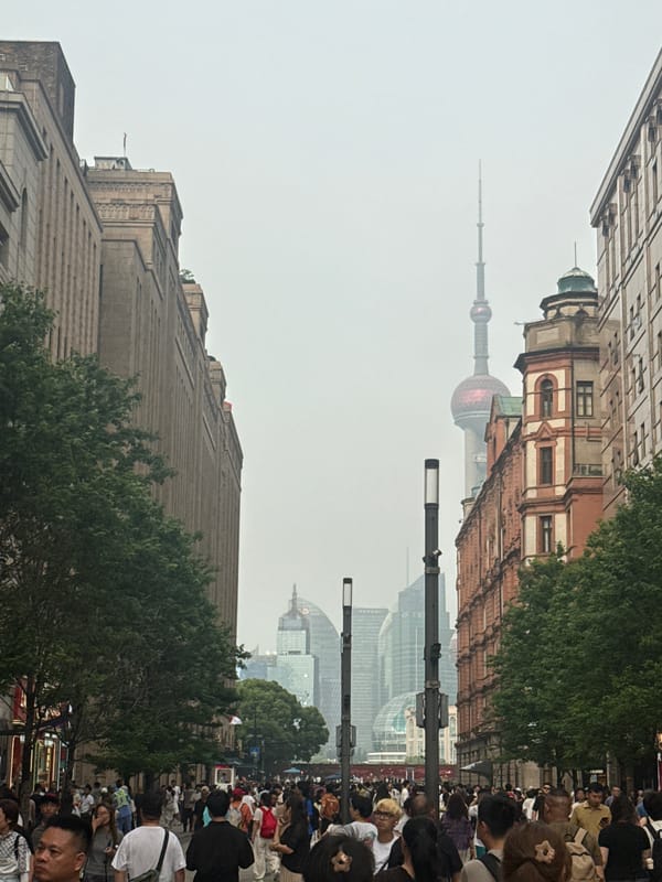 Tourist captures morning street food and attractions in Shanghai