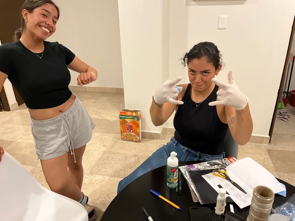Two women spotted indoors in San Andrés Cholula
