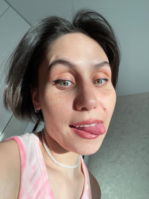 Woman takes series of selfies in Izhevsk apartment