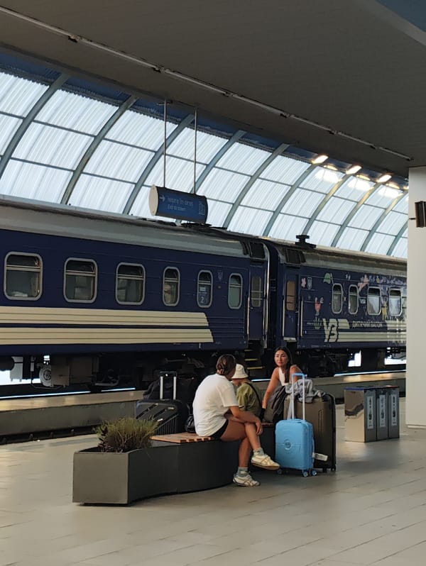 Afternoon activity at Chișinău's main railway station