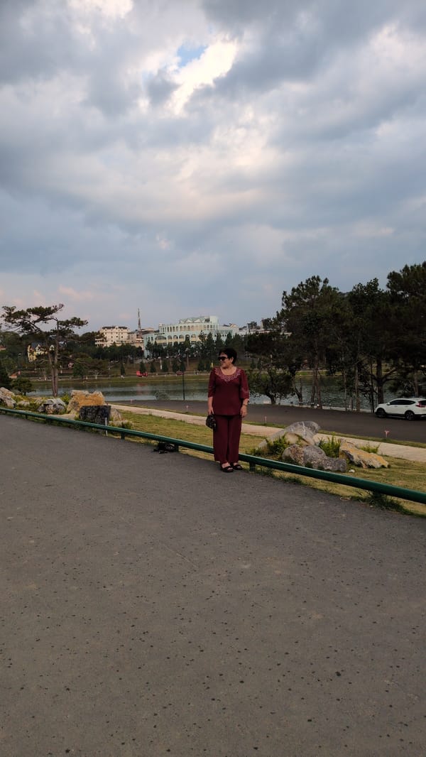 Casual moments captured around Da Lat tourist areas