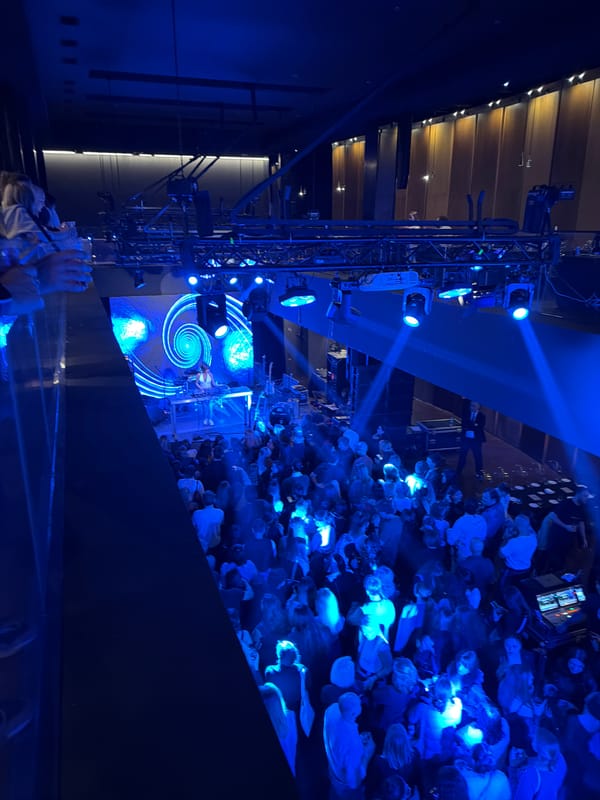 Blue-lit concert draws crowds in Tbilisi venue