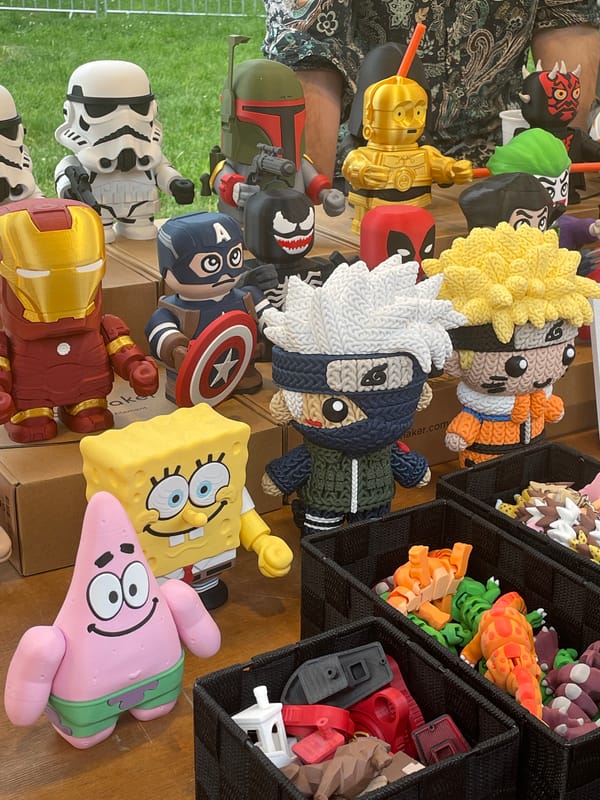 Toy market draws crowds in Zemun park setting