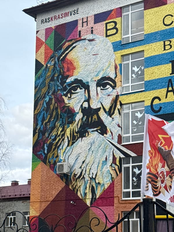 Tobolsk murals and Victory Day displays documented by witness
