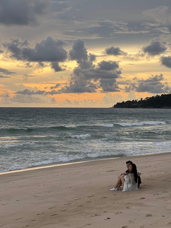 Beach sunset hangout with a photogenic blue-eyed cat stealing the show