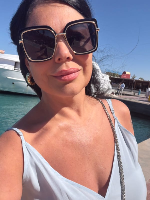 Routine marina activities documented in Hurghada during 9-minute span