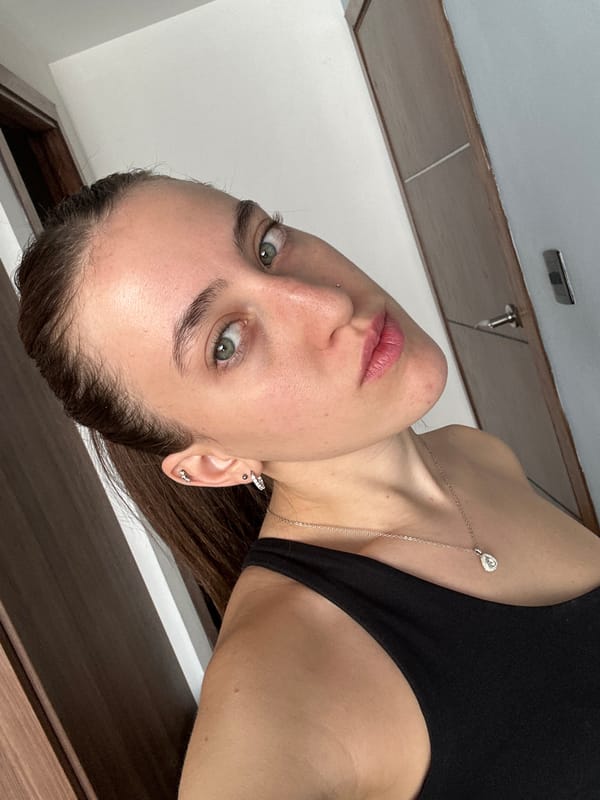 Woman documents fitness routine through selfies in Mexico