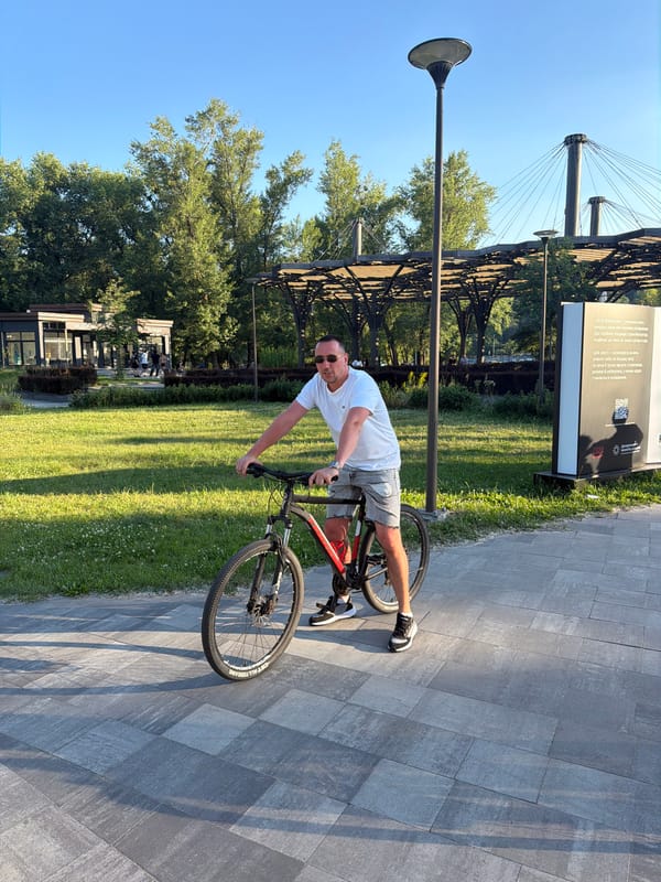 Afternoon bike ride through Kyiv parks and the Pedestrian Bridge
