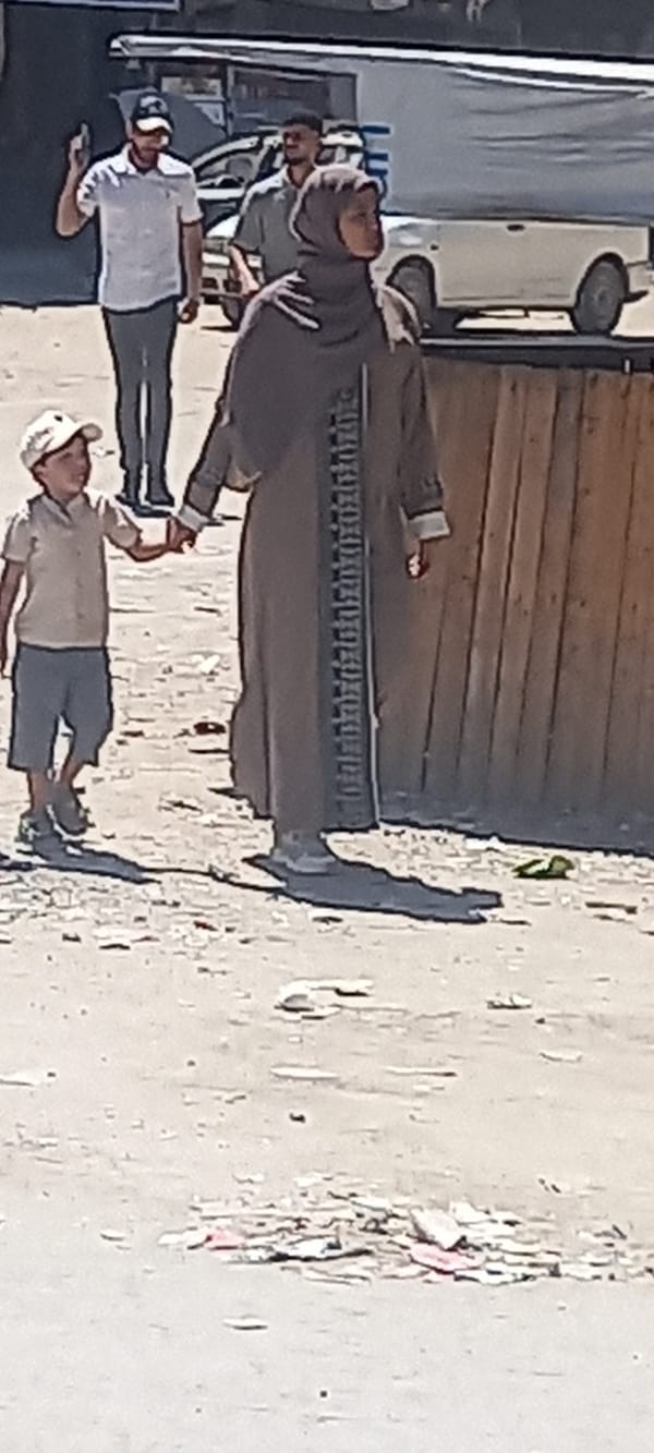 Daily life continues in Khan Yunis streets during morning hours