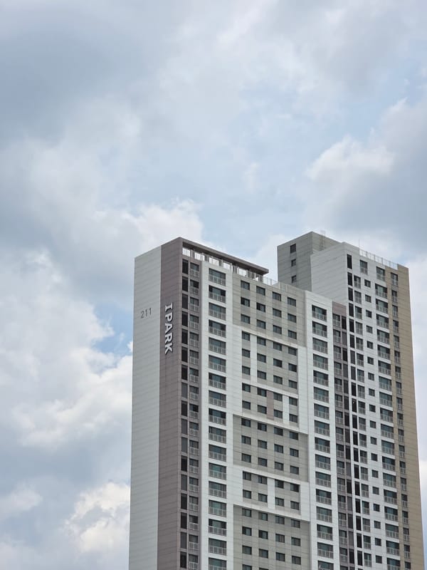 Daejeon resident captures apartment building and flower field scenes