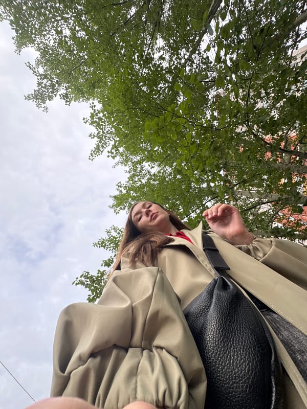 Ordinary moments captured in Izhevsk: outdoor portrait, office scene