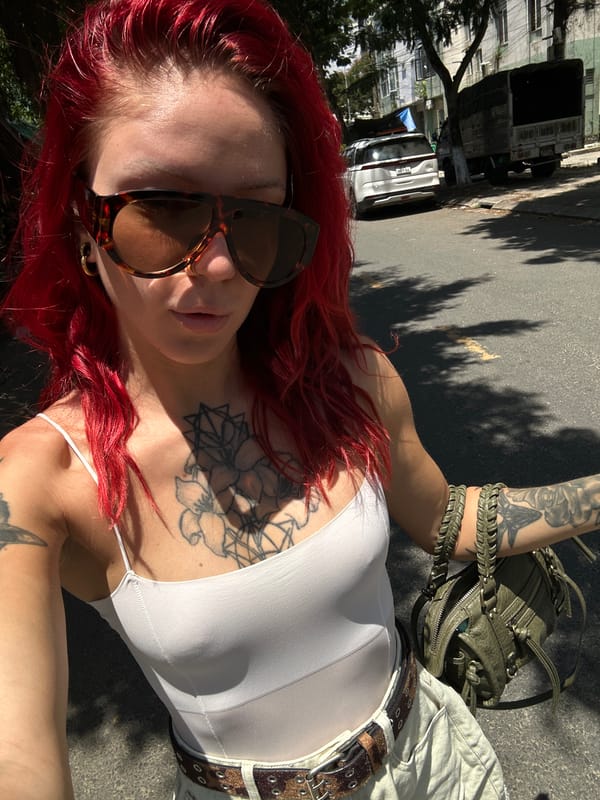 Casual morning wander through a sunny Đà Nẵng neighborhood