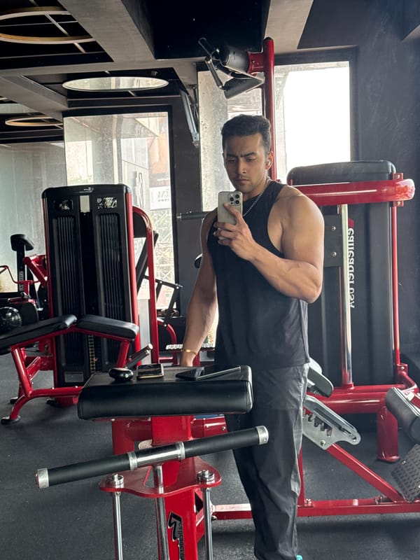 Late-night gym selfie session captured in Kolkata fitness center