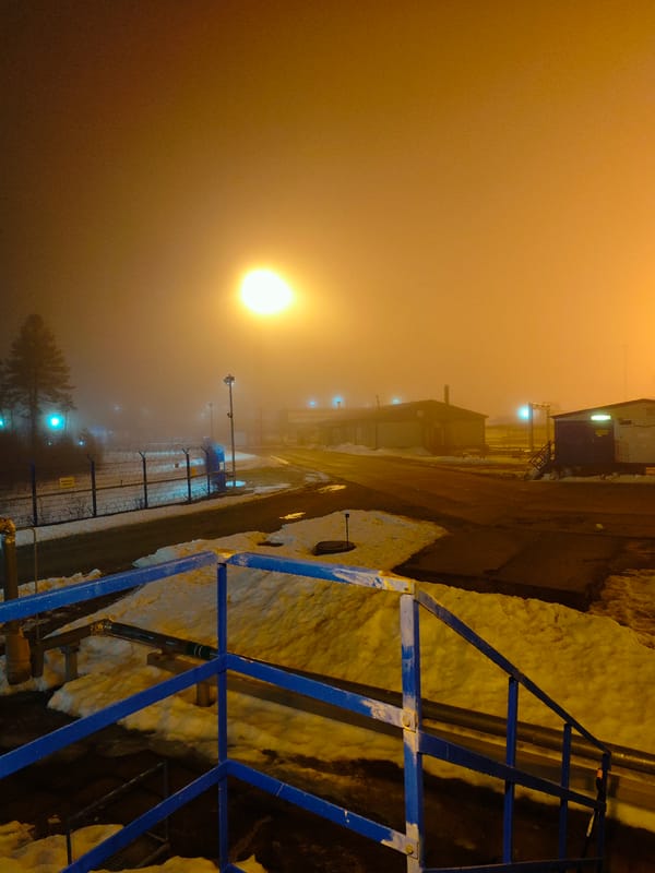 Foggy night scenes and meal documented in Russia