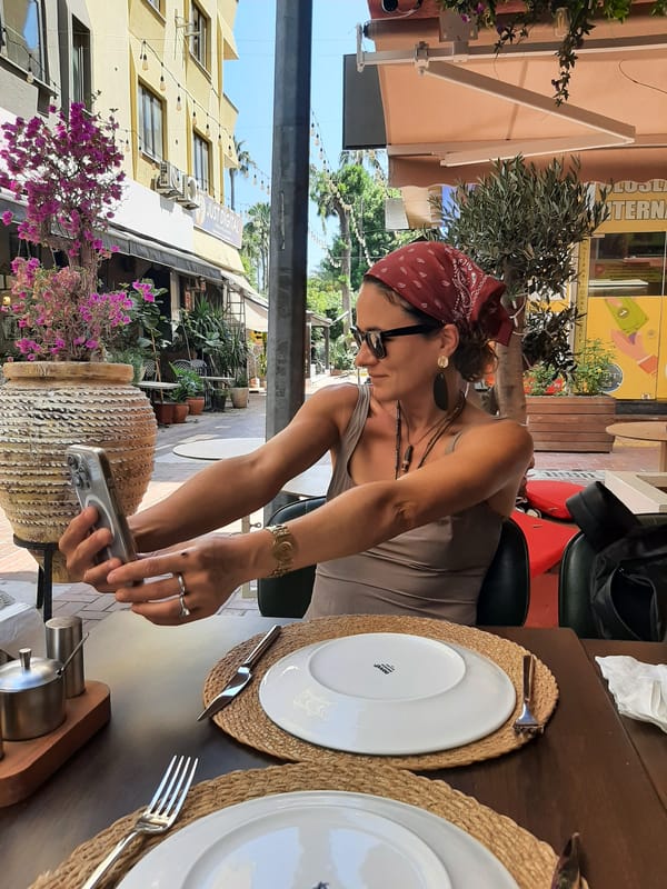 Relaxed café stop on a brick-paved street in Alanya