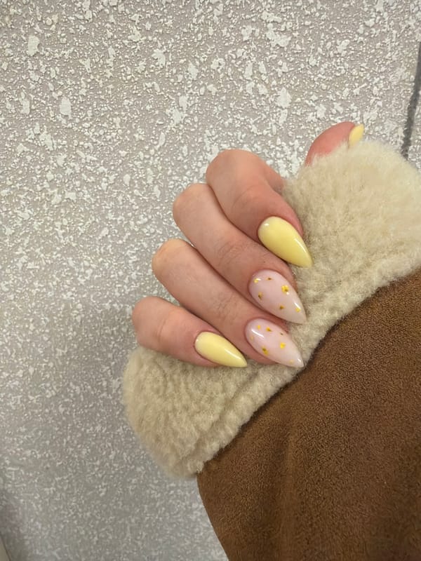 Evening moments captured in Murino: manicured nails and café signage