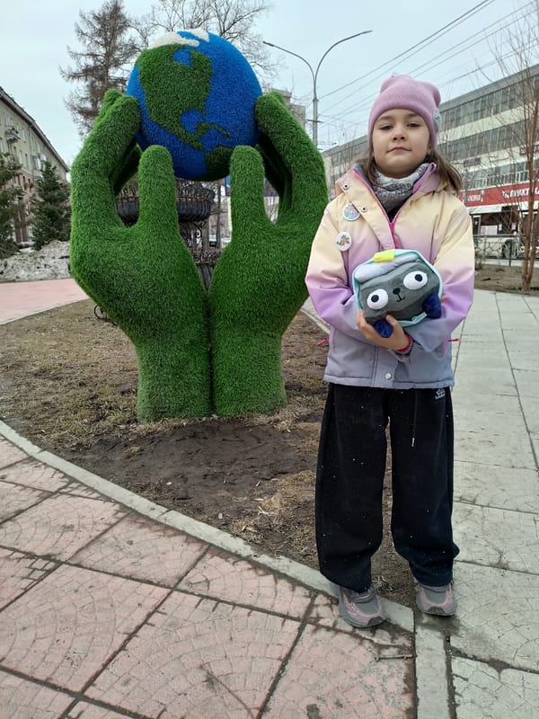 Child with plush toy spotted in Novosibirsk park