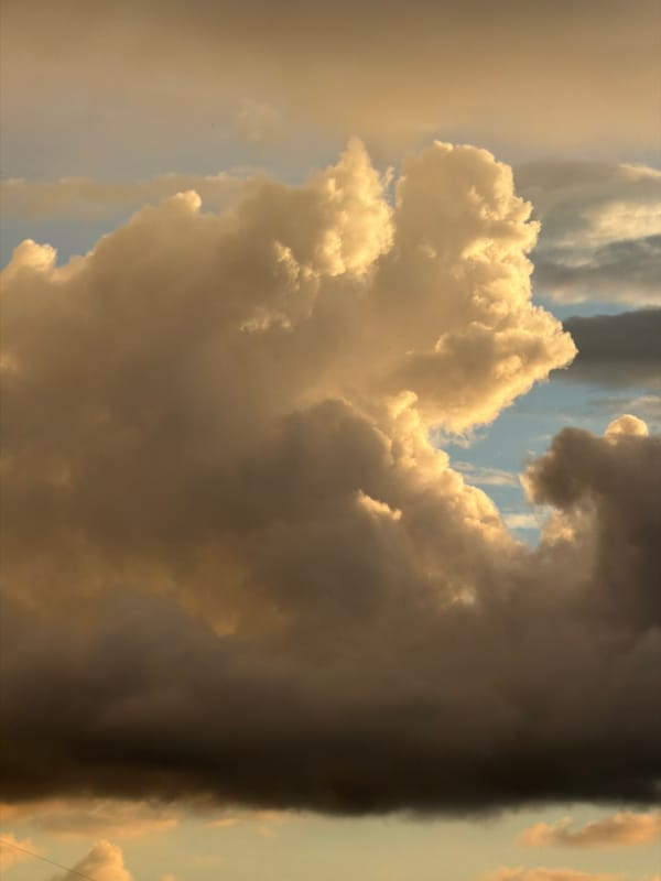 Dramatic clouds, street scenes captured across Moscow Saturday evening