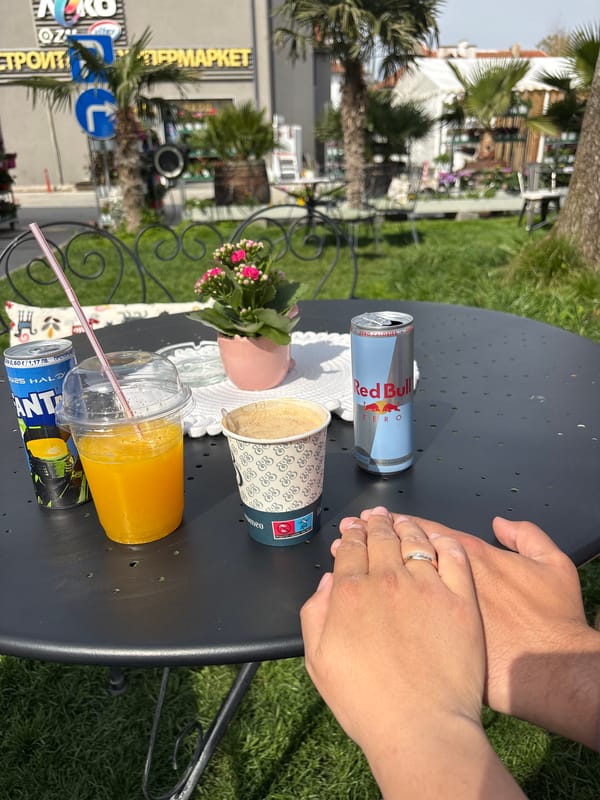 Outdoor refreshment break captured in Byala Slatina, Bulgaria
