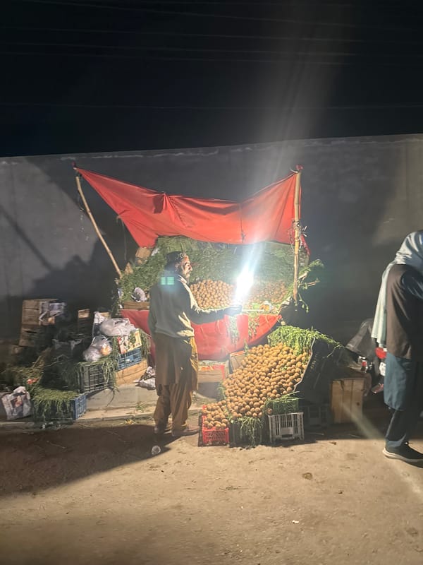 Evening fruit vendors illuminate Quetta streets with seasonal produce