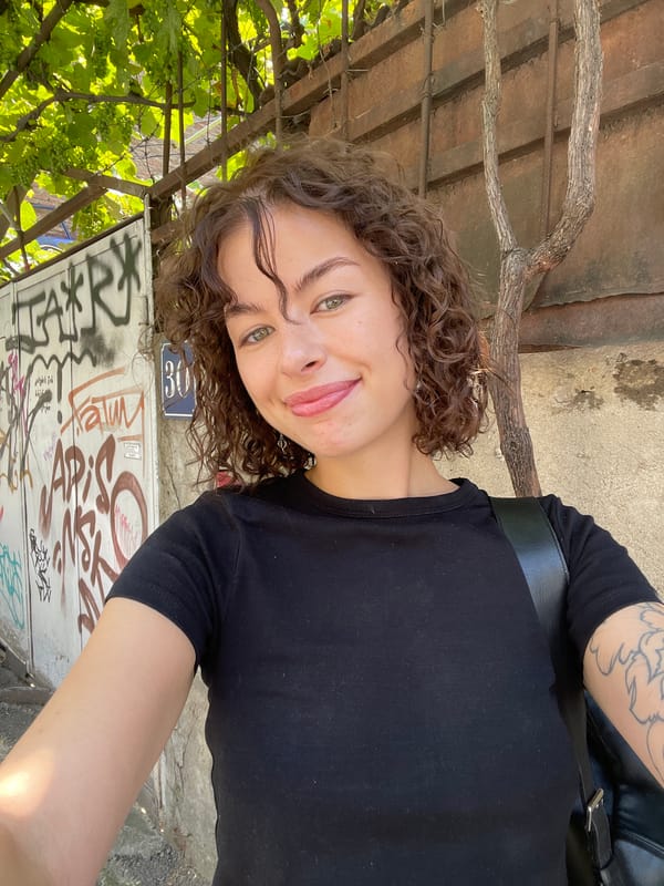 Selfies and street life in Tbilisi, caught in two minutes