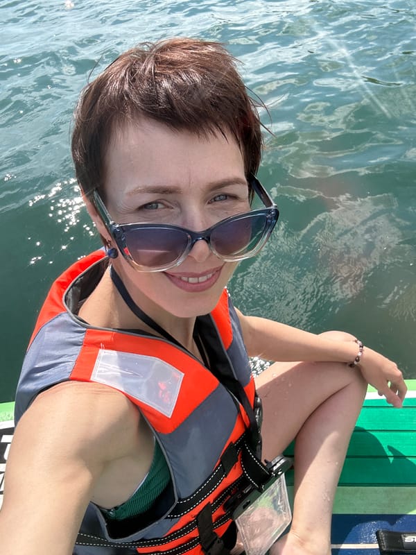 Sunny paddleboard session on a Kemerovo lake