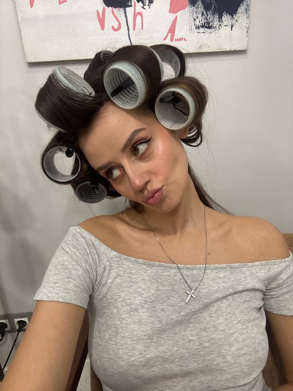 Woman documents daily routine through mirror selfies in Krasnoyarsk