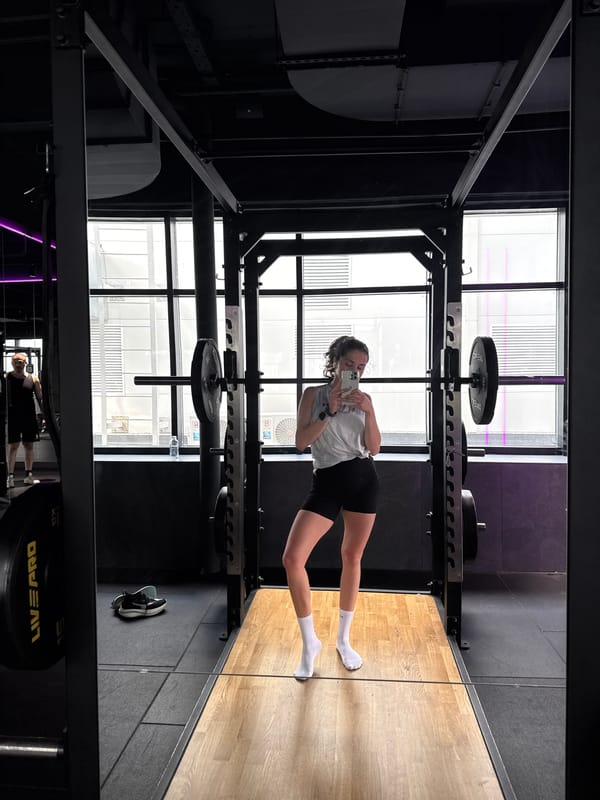 Woman takes gym mirror selfie in Moscow