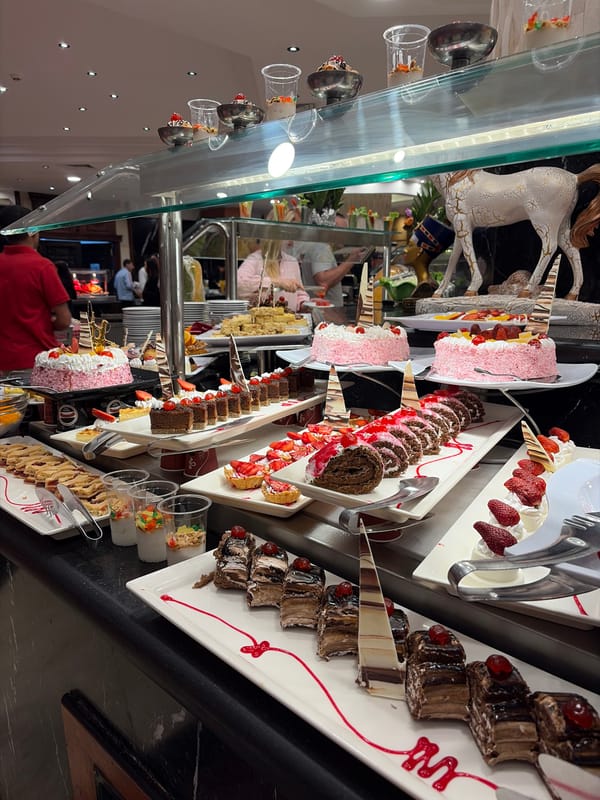 Resort dining and accommodation scenes documented in Sharm El Sheikh