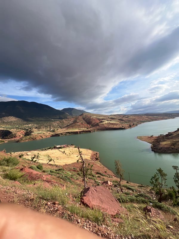 Motorcyclist documents scenic ride along Moroccan lake and mountains